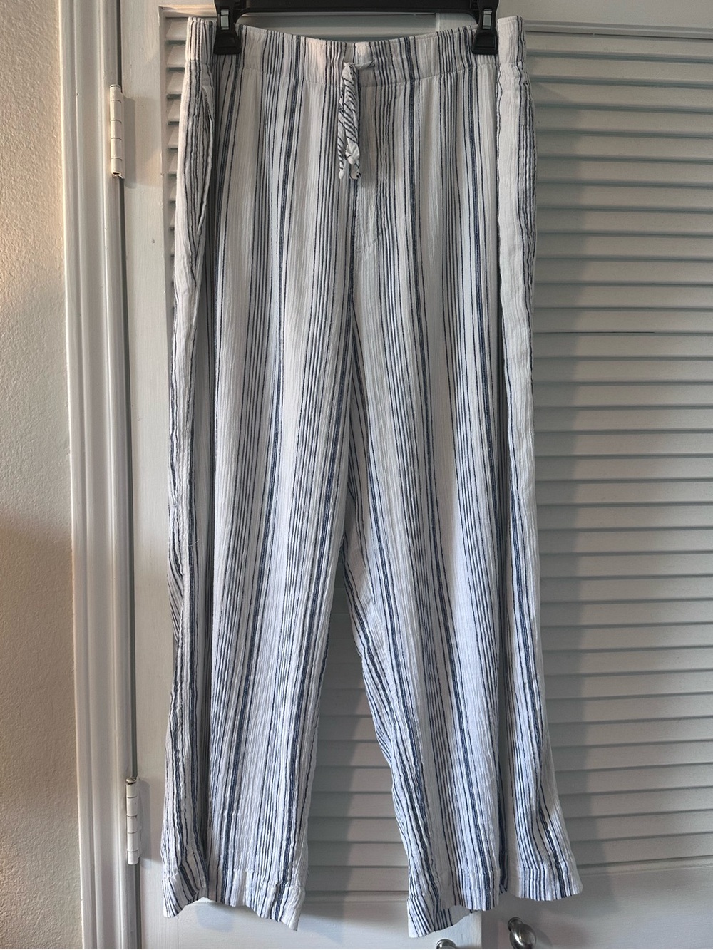 Abercrombie & Fitch Size L Vertical Stripe Drawstring Lined Pants-White & Blue